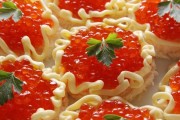 Как оригинально подать икру к новогоднему столу