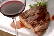 Красное вино нейтрализует вредное воздействие мяса