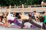 В столичных парках стартовали бесплатные занятия йогой