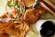 В 50 % британских семьях детей регулярно кормят фастфудом