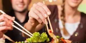 На выбор еды в ресторане влияет окружение