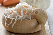 Квашеная капуста – польза и витамины для всей семьи