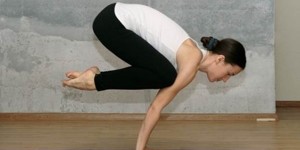 Бакасана (поза журавля)