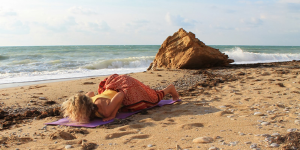 Аштангасана (поза гусеницы)