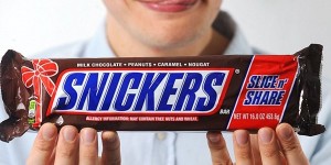 Британцы выпустили самый большой «Сникерс»