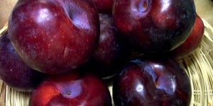 Калорийность слив и чернослива