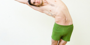 Чандрасана (поза полумесяца)