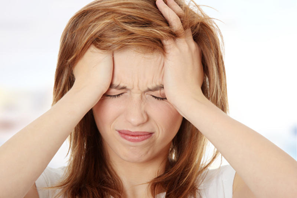 Мигрень может вызвать повреждения мозга