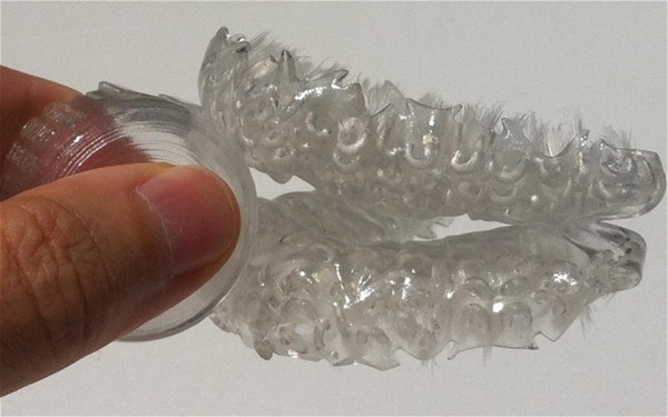 Изобретена уникальная зубная щетка во весь рот